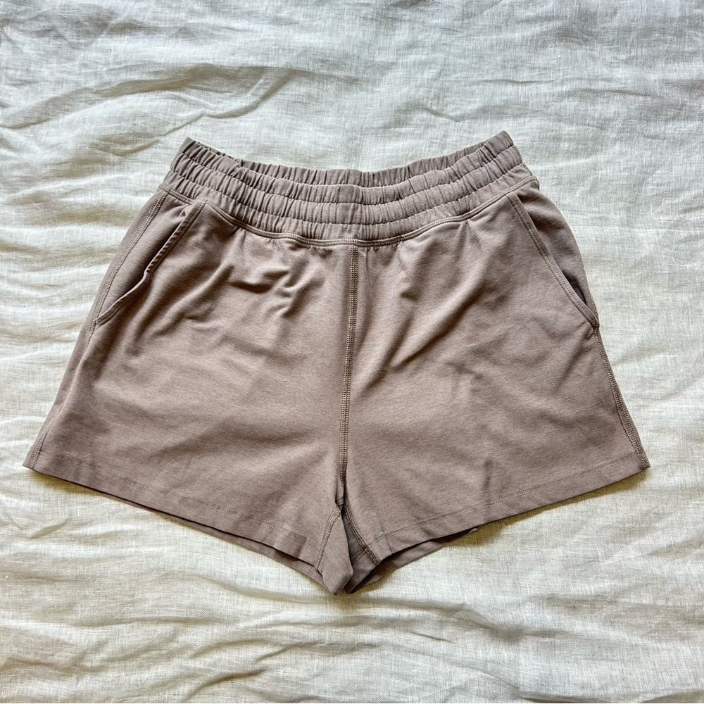 BEYOND YOGA
High Waisted Spacedye shorts size small